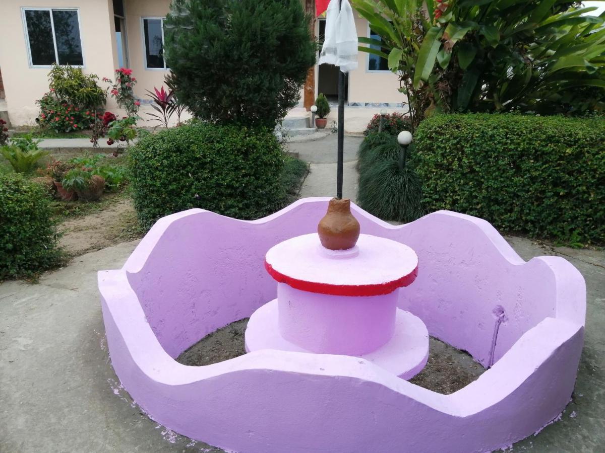 Hotel Garden Of Dreams Sauraha Exterior photo