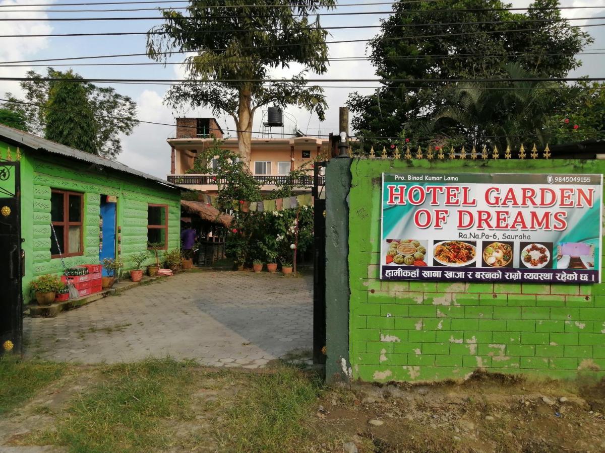 Hotel Garden Of Dreams Sauraha Exterior photo