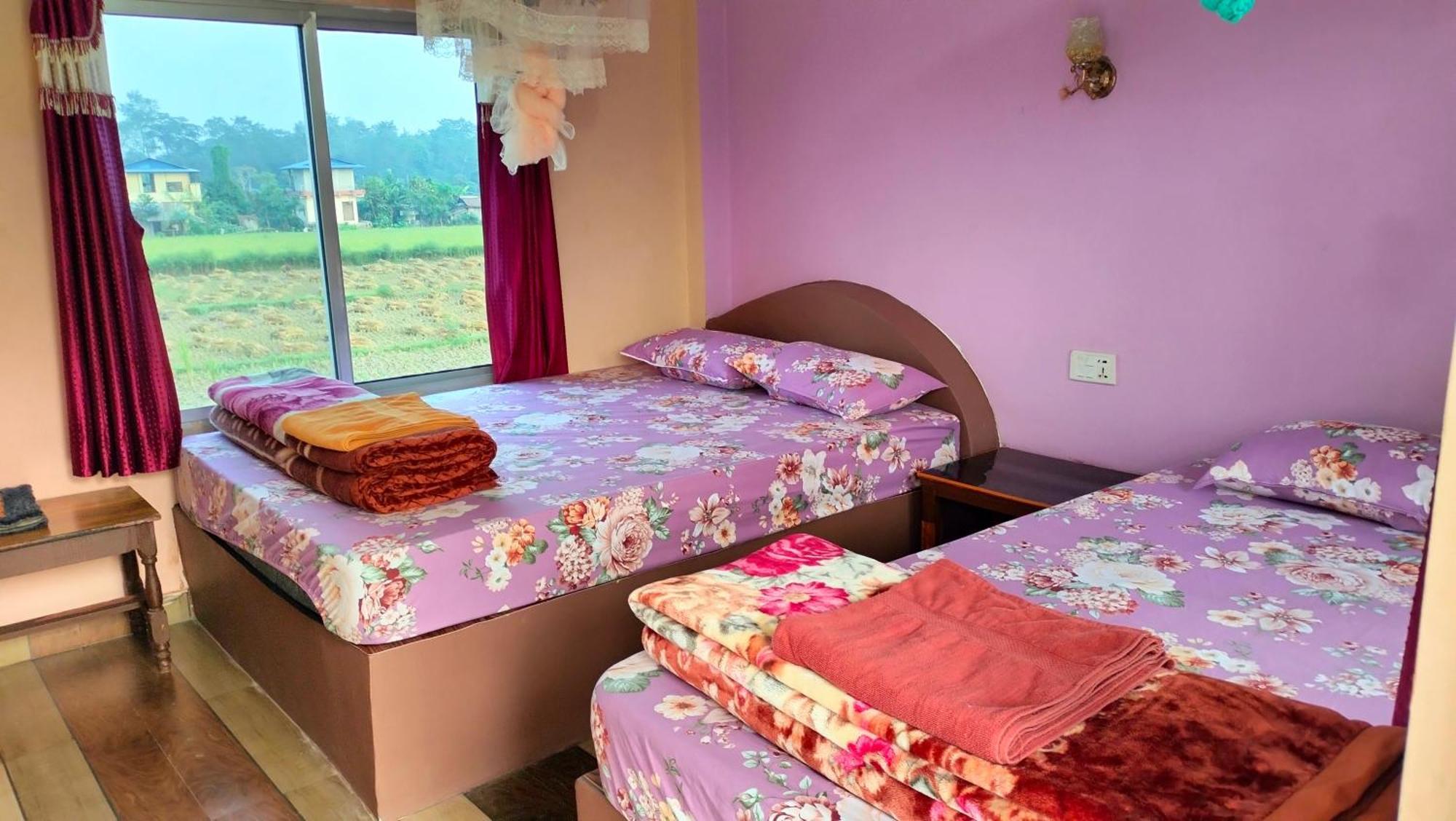 Hotel Garden Of Dreams Sauraha Exterior photo
